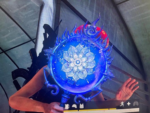 绝地求生平底锅怎么举[图2]